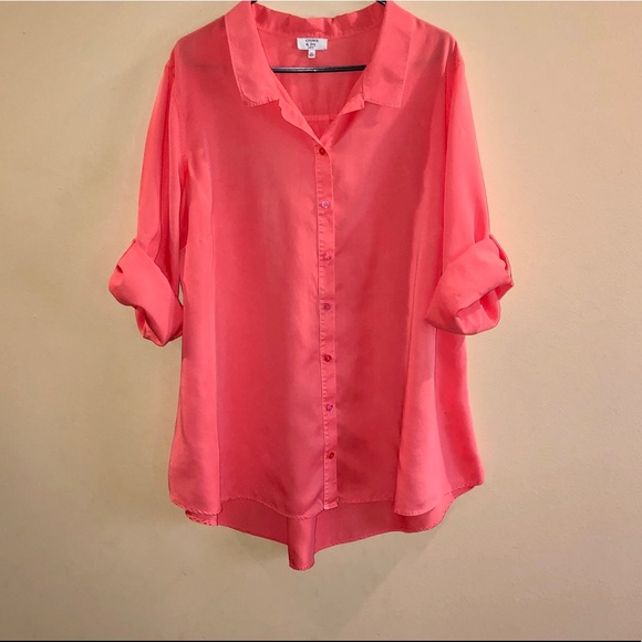 crown & ivy Tops - ✨NEW ARRIVAL✨Crown & Ivy Coral flowing tunic!!